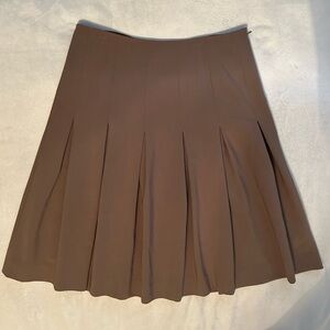 St. John Light Brown Pleated Knee Length Skirt 8 classic preppy A-line flare
